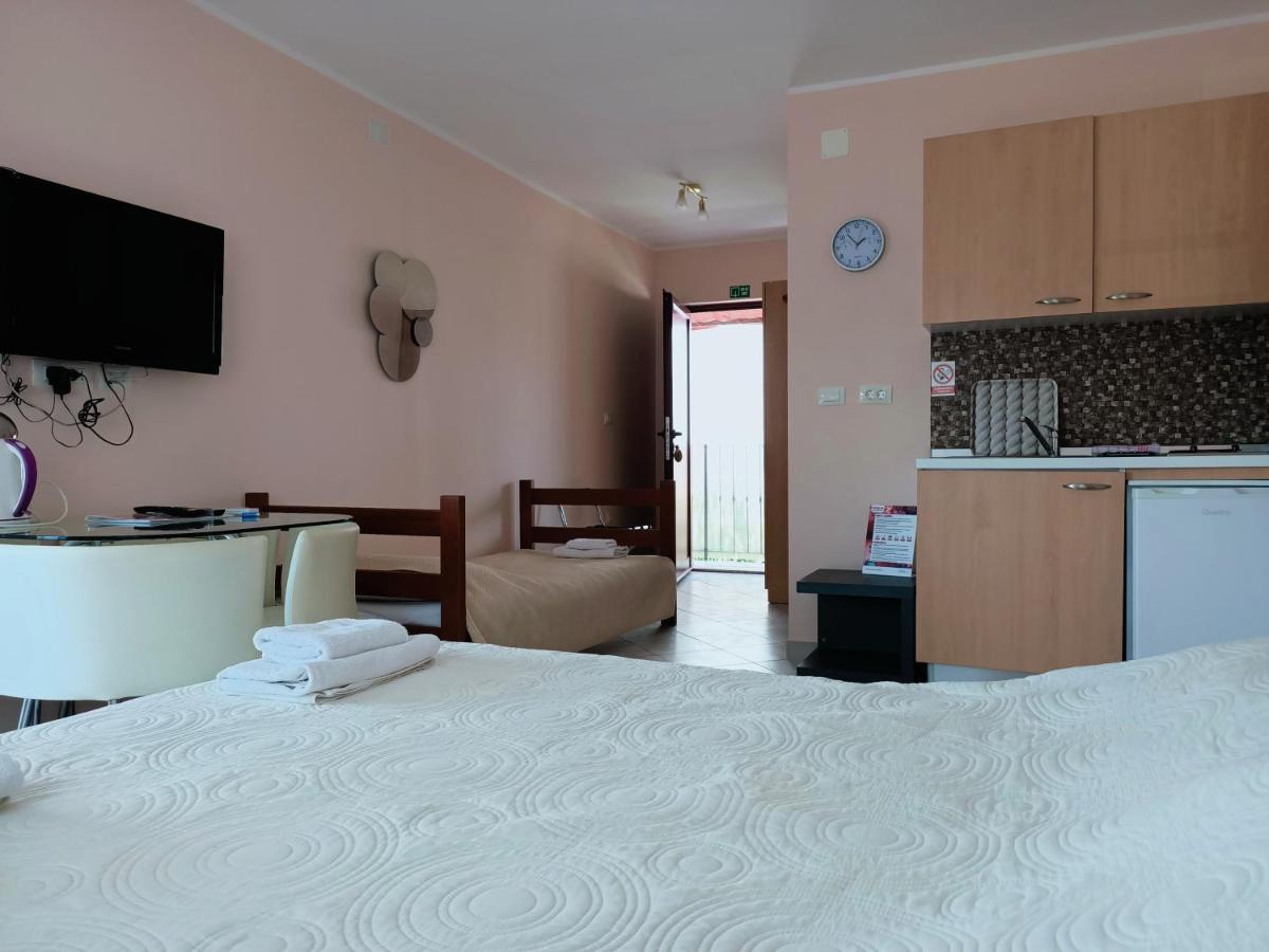 Aparthotel Viola 프예스차나 우발라 외부 사진