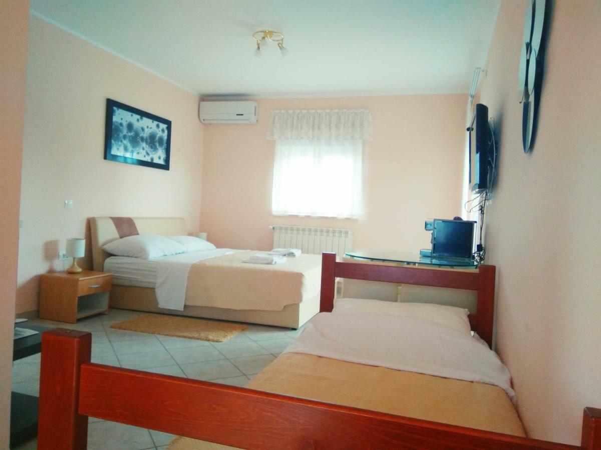 Aparthotel Viola 프예스차나 우발라 외부 사진